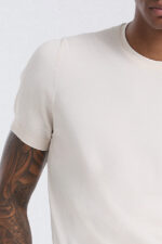 ⁦Classical Elegant Dress Shirt - White⁩ - الصورة ⁦4⁩